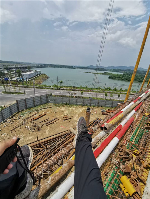 肃南作业中发生设备损坏或人员意外，责任怎么划分？