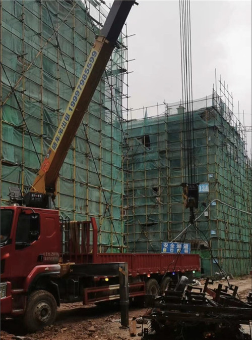 肃南“慢工细活”—— 吊车的 “微动控制” 技术